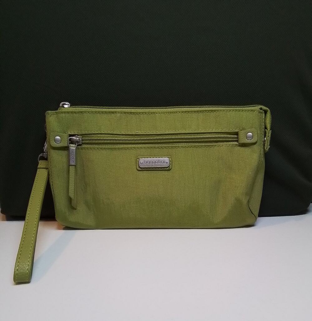 Baggallini Spring Green RFID Transit Bag Detachable Strap Wristlet Pockets